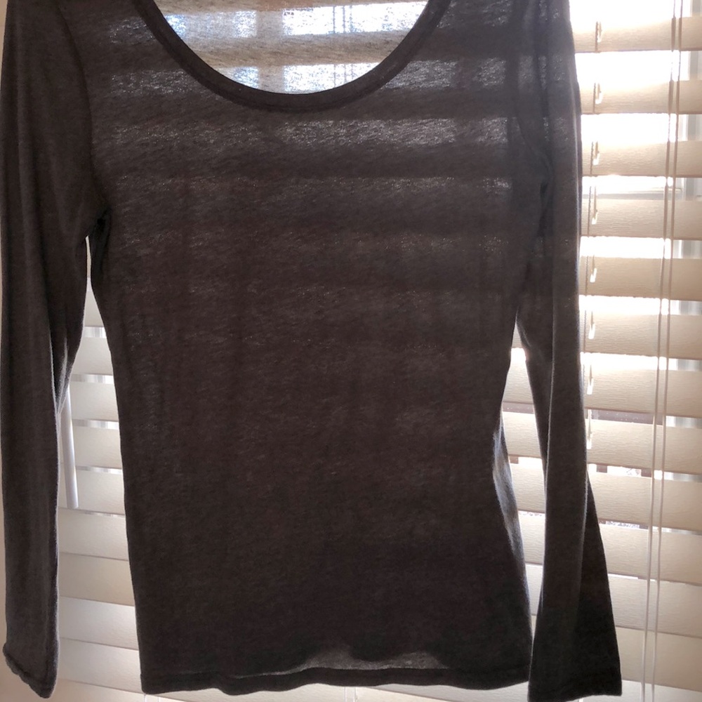 😀Grey long sleeved top